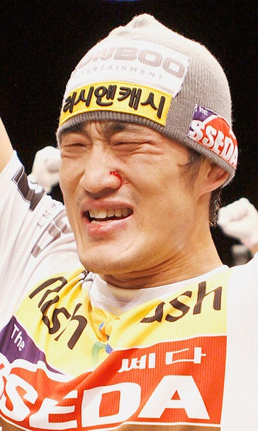 Dong Hyun Kim stuns John Hathaway with spinning back elbow knockout